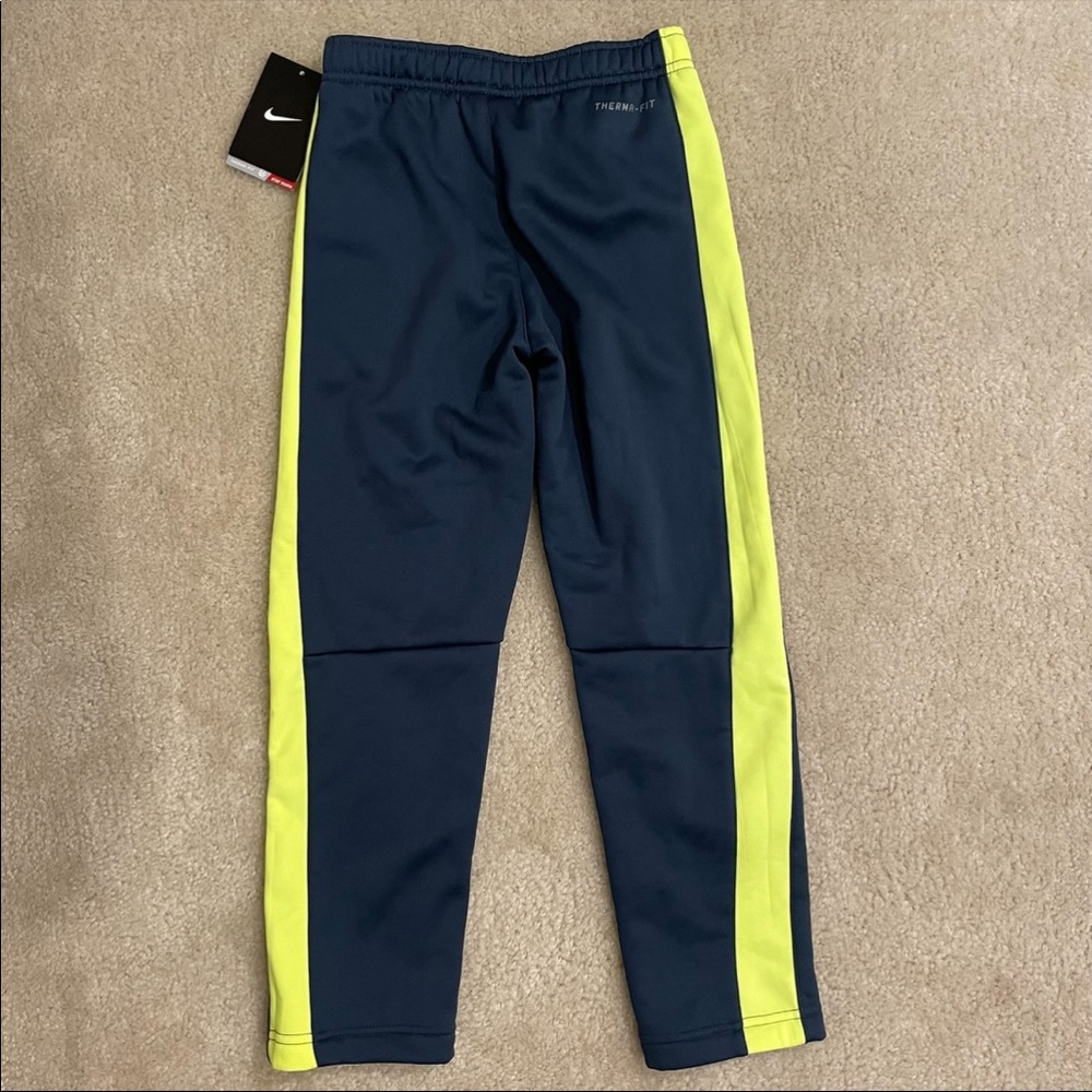 Boys Nike Therma-fit fleece pants